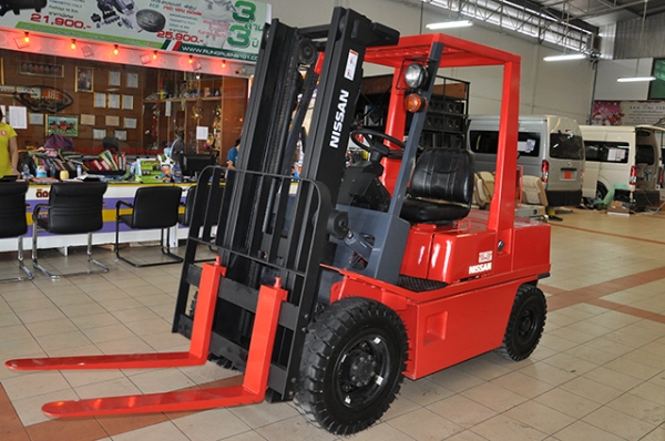 ขายรถโฟล์คลิฟท์มือสอง NISSAN รุ่น NH02 ราคา 215,000 บาทนำเข้าจากประเทศญี่ปุ่น 100\% ไม่เคยใช้งานในประเทศไทย