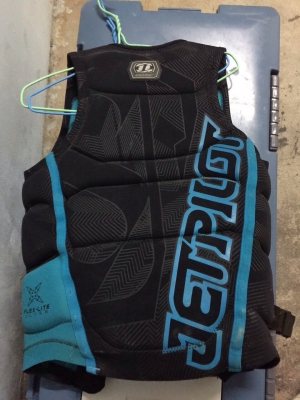 ขายเสื้อ ยี่ห้อ jetpilot ไชค์ XL กับ MM ราคา 5500