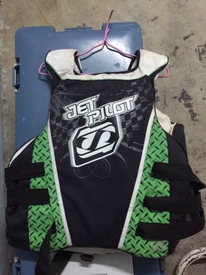 ขายเสื้อ ยี่ห้อ jetpilot ไชค์ XL กับ MM ราคา 5500