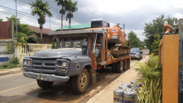 ขายรถแบคโฮ HITACHI E120-2 ขายรถแบคโฮ HITACHI E120-2