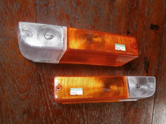 ขายฝาเลนส์ไฟหรี่ใต้กันชน  DATSUN 120Y