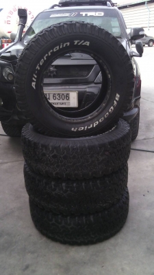 ขายยาง BF  265/70 R17 ปี 2010 ราคาถูก 1 ชุด