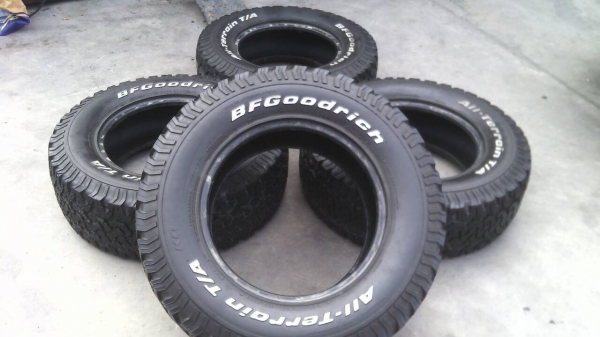 ขายยาง BF  265/70 R17 ปี 2010 ราคาถูก 1 ชุด