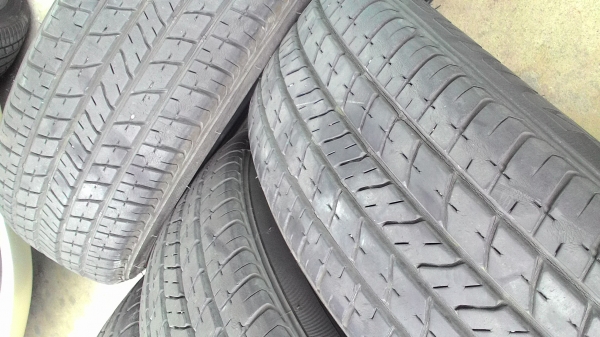 185/60R15 BRIDGESTONE TURANZA ปี2012 ( ยังไม่มีปะครับ ) ชุด 4 เส้น tel.081-427-3941