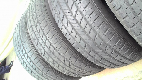 185/60R15 BRIDGESTONE TURANZA ปี2012 ( ยังไม่มีปะครับ ) ชุด 4 เส้น tel.081-427-3941
