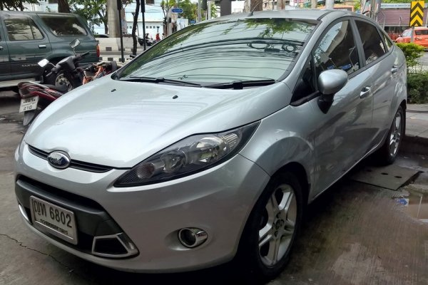 ขาย Ford Fiesta 1.6 เกียร์ออโต้ 4 ประตู ปี 2010