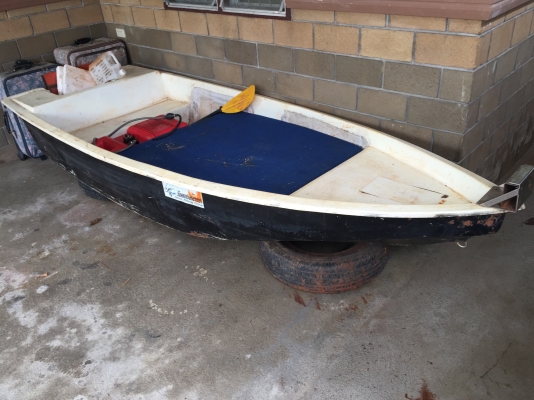 ขายเรือไฟเบอร์ 10 ฟุตครึ่ง สูง 50 เซนกว้างเมตร 10 เซ็นอยู่ที่ระยอง ราคา 8000 บาท b 0817529936