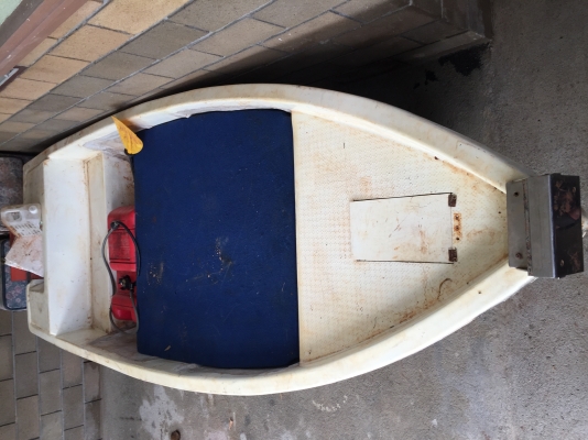 ขายเรือไฟเบอร์ 10 ฟุตครึ่ง สูง 50 เซนกว้างเมตร 10 เซ็นอยู่ที่ระยอง ราคา 8000 บาท b 0817529936