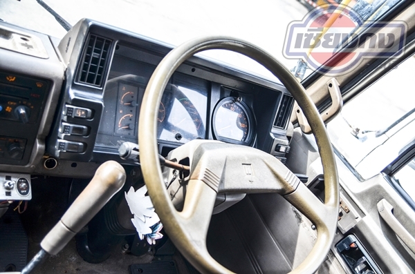 หัวเก๋งรถบรรทุก ISUZU ROCKY  หน้ากว้าง เหลือง สวยมากๆ