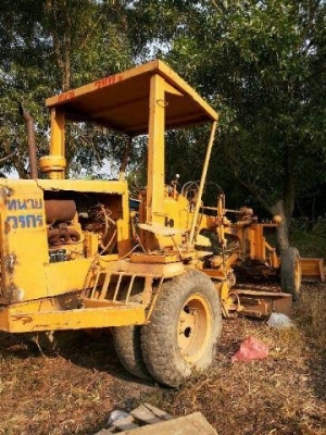 Komatsu GD22A รถเกรดสภาพพอใช้ เครื่องดี รถทำงานได้ปกติ เอกสารเล่มทะเบียน