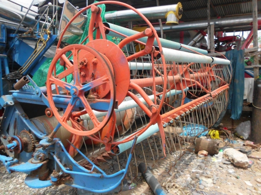 ขายรถเกี่ยวข้าว ก.เจริญการช่าง อุ้ม 2.5 หน้าเกี่ยว2.8 ตัวเดิน10เพลาใหญ