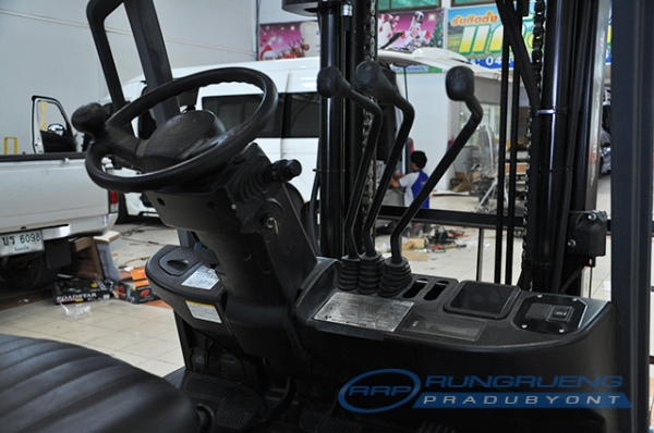 ขายรถโฟล์คลิฟท์มือสอง TOYOTA รุ่น 8FG30 ราคา 415,000 บาท นำเข้าจากประเทศญี่ปุ่น 100\% ไม่เคยใช้งานในไทย