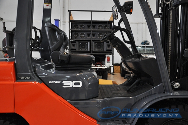 ขายรถโฟล์คลิฟท์มือสอง TOYOTA รุ่น 8FG30 ราคา 415,000 บาท นำเข้าจากประเทศญี่ปุ่น 100\% ไม่เคยใช้งานในไทย