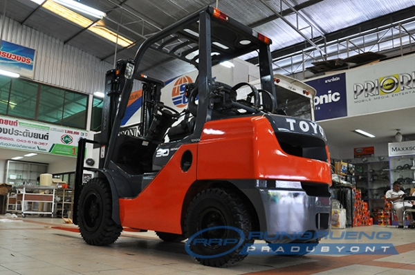 ขายรถโฟล์คลิฟท์มือสอง TOYOTA รุ่น 8FG30 ราคา 415,000 บาท นำเข้าจากประเทศญี่ปุ่น 100\% ไม่เคยใช้งานในไทย