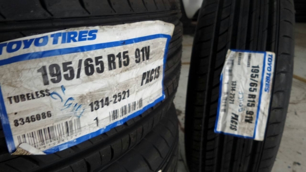 ขายยางใหม่ TOYO C1S 195/65-15 เส้นละ 3000