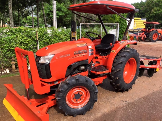 ขายรถไถ Kubota L3608 พร้อมใบมีดหน้าและผานพรวนLCS 22x6 ของใหม่ รถพร้อมใช้งานครับ