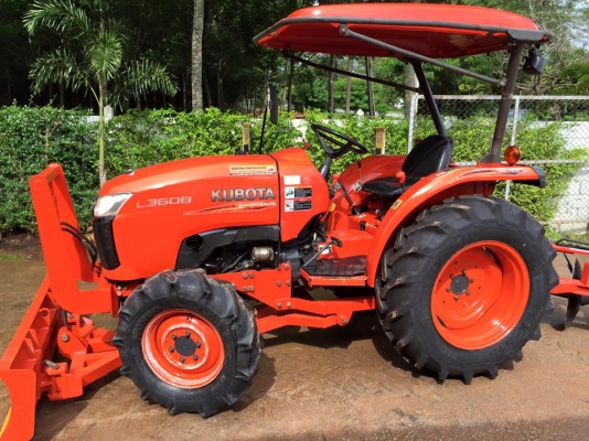 ขายรถไถ Kubota L3608 พร้อมใบมีดหน้าและผานพรวนLCS 22x6 ของใหม่ รถพร้อมใช้งานครับ