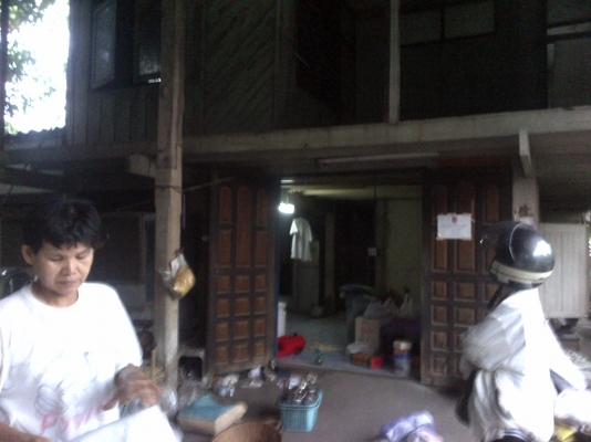 ขายบ้านไม้และบ้านปูน รวม เหมา 2หลังขายแต่บ้าน ราคา 90000 บาท  โทร 0843376760