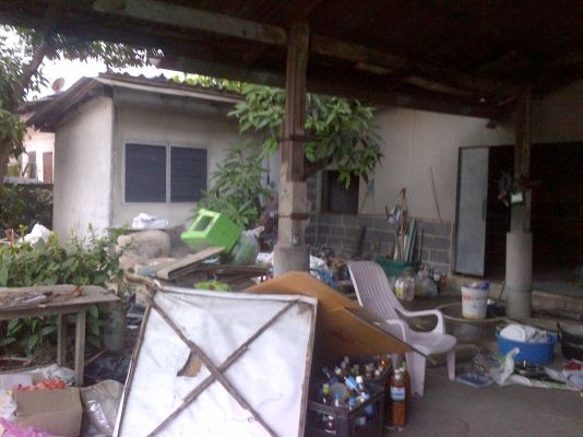 ขายบ้านไม้และบ้านปูน รวม เหมา 2หลังขายแต่บ้าน ราคา 90000 บาท  โทร 0843376760