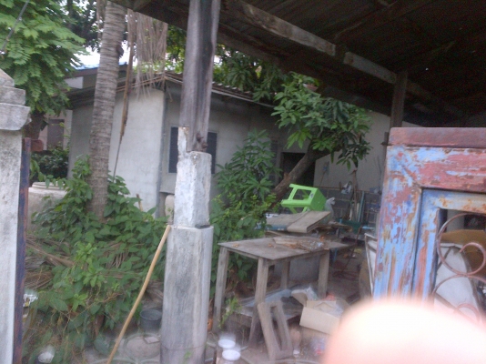 ขายบ้านไม้และบ้านปูน รวม เหมา 2หลังขายแต่บ้าน ราคา 90000 บาท  โทร 0843376760