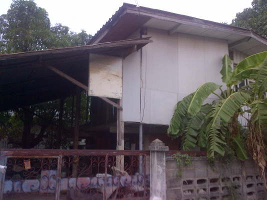 ขายบ้านไม้และบ้านปูน รวม เหมา 2หลังขายแต่บ้าน ราคา 90000 บาท  โทร 0843376760