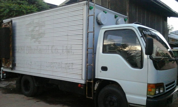 หกล้อ อีซูซุ NPR 120 ปี40 รถห้างแท้ บรรทุกตู้ ยาว5ม สภาพดีสวยพร้อมวิ่งงาน ทะเบียนพร้อมโอน