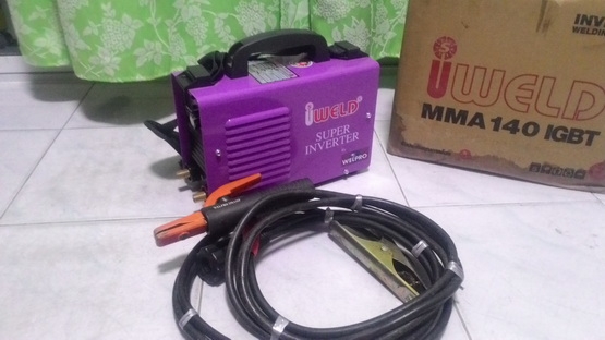 เครื่องเชื่อม Inverter iweld รุ่น MMA140-IGBT (140 แอมป์) เสียบปลั๊กไฟใช้งานได้เลยครับ ตัวนี้สภาพเกิน 95 เปอร์เซนต์ครับ ใช้ไม่กี่ครั้งแล้วเก็บไม่ได้ใช้