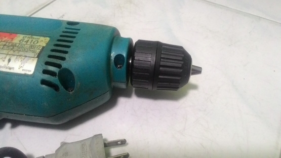 เครื่องสว่านไฟฟ้า 3 หุน ยี่ห้อ MAKITA 6410 ของแท้ เดิมๆ สภาพพร้อมใช้งานครับ