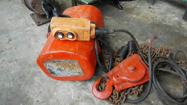 Sale>>รอกโซ่ไฟฟ้า Hitachi made in Japan 0.5 ตัน ไฟบ้าน 220v. ดึงนุ่ม พร้อมใช้