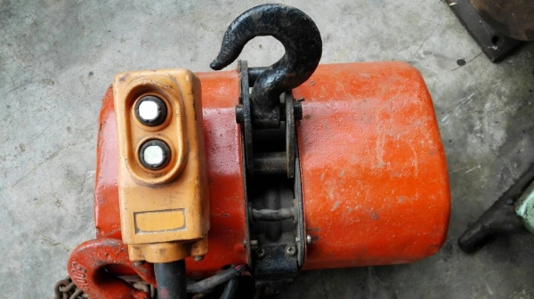 Sale>>รอกโซ่ไฟฟ้า Hitachi made in Japan 0.5 ตัน ไฟบ้าน 220v. ดึงนุ่ม พร้อมใช้