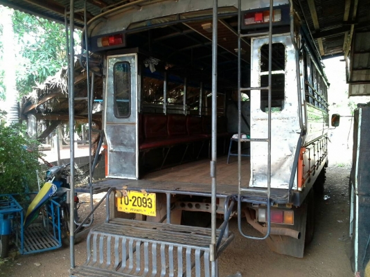 ขายรถบรรทุก 6 ล้อ ISUZU NPR เครื่อง 130 แรงรถสวยทะเบียนเต็ม