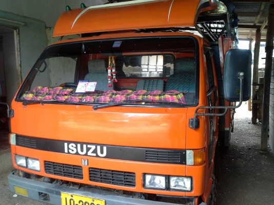 ขายรถบรรทุก 6 ล้อ ISUZU NPR เครื่อง 130 แรงรถสวยทะเบียนเต็ม