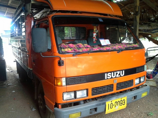 ขายรถบรรทุก 6 ล้อ ISUZU NPR เครื่อง 130 แรงรถสวยทะเบียนเต็ม