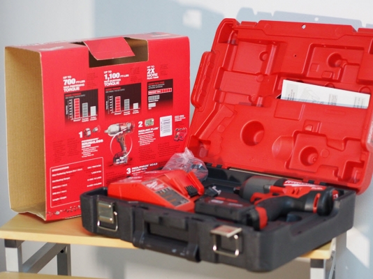 ประแจบล็อก1/2นิ้วไร้สาย Milwaukee 2763-22 พร้อมแบ็ต 4.0แอมป์ 2ก้อนแท่นชาร์จและเคสพลาสติค