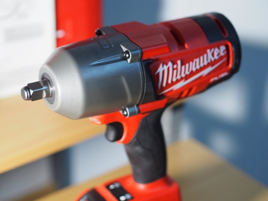 ประแจบล็อก1/2นิ้วไร้สาย Milwaukee 2763-22 พร้อมแบ็ต 4.0แอมป์ 2ก้อนแท่นชาร์จและเคสพลาสติค