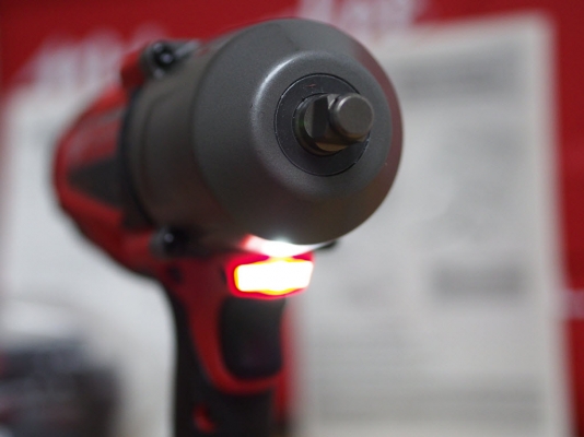 ประแจบล็อก1/2นิ้วไร้สาย Milwaukee 2763-22 พร้อมแบ็ต 4.0แอมป์ 2ก้อนแท่นชาร์จและเคสพลาสติค