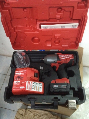 ประแจบล็อก1/2นิ้วไร้สาย Milwaukee 2763-22 พร้อมแบ็ต 4.0แอมป์ 2ก้อนแท่นชาร์จและเคสพลาสติค