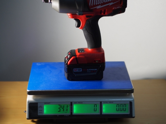 ประแจบล็อก1/2นิ้วไร้สาย Milwaukee 2763-22 พร้อมแบ็ต 4.0แอมป์ 2ก้อนแท่นชาร์จและเคสพลาสติค