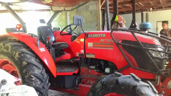 รถไถ่สวยเครื่องดี เอกสารทะเบียนพร้อม พร้อมใช้ยางดี