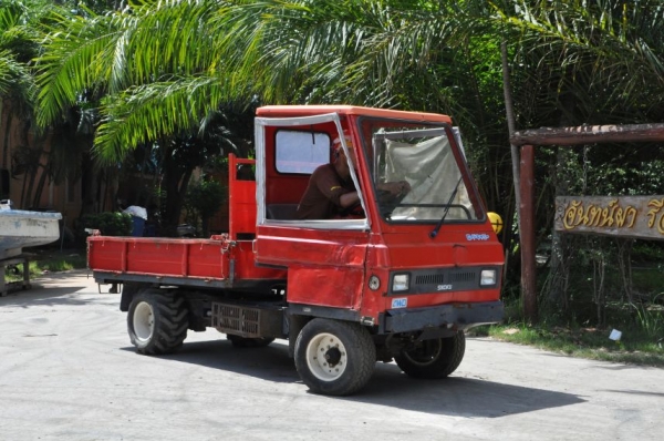 ขายรถKUBOTAขับเคลื่อน4ล้อ ยกดั้ม เอวอ่อน สตาร์ทไฟฟ้า บรรทุกสินค้าการเกษตร&amp;ก่อสร้าง สภาพสวยเดิมจากญี่ปุ่นยังไม่เคยใช้งานในไทย 48,000บาท!!