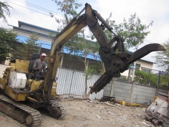 เก่านอก มาแบบเดิมๆ แน่นอนครับ รถขุด รถแบคโฮ พร้อมหัวคีบไม้ คีบเหล็ก YANMAR: B37 ปั๊มนิ้ว เทียบเท่า PC 40 แถมบุ้งกี๋ให้อีก 1 ครับ