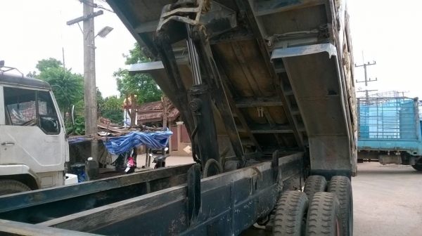 ขายไอ้หลง M6 ปี 49 คัสซีสวยตลอดเส้น เครื่องเดิม 240 แรงม้า เกียร์เดิม ช่วงล่างแน่น ยางเต็ม ระบบแอร์ครบ ทะเบียนพร้อมโอน