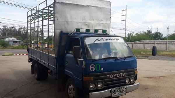 ขายรถบรรทุก6ล้อ TOYOTA DYNA115 ยาว4.30เมตร แชชซีสวย เครื่องดี เอกสารเล่มทะเบียนพร้อมโอน พรบ ครบ พร้อมคอกบรรทุกเสริมข้าง สภาพสวย