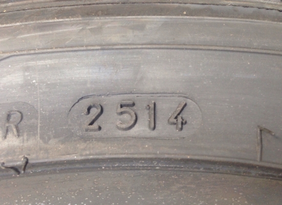 ยางใหม่ Goodyear bluestreak 205/45/17 ราคาเส้นล่ะ 1,800.