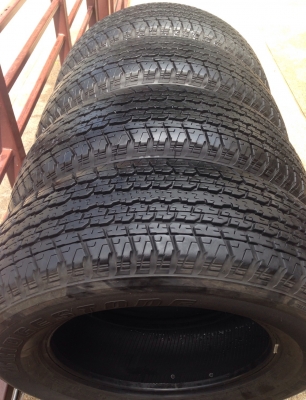 ยาง Bridgestone 255 65 17 ปี14 ดอกเต็ม ไม่มีปะ ราคาไม่แพง