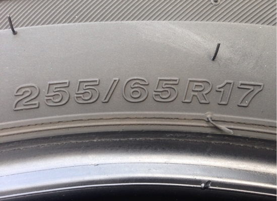ยาง Bridgestone 255 65 17 ปี14 ดอกเต็ม ไม่มีปะ ราคาไม่แพง