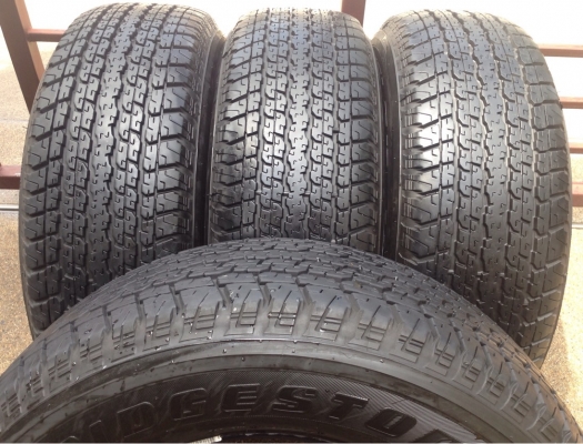 ยาง Bridgestone 255 65 17 ปี14 ดอกเต็ม ไม่มีปะ ราคาไม่แพง