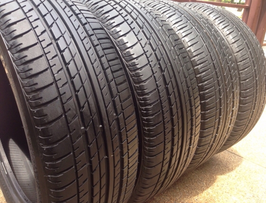 ยาง Bridgestone 205 55 17 ปี12 ดอกเต็มไม่มีปะ ราคาเบาเบา ยาง Bridgestone 205 55 17 ปี12 ดอกเต็มไม่มีปะ ราคาเบาเบา