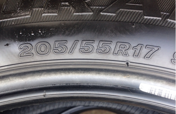 ยาง Bridgestone 205 55 17 ปี12 ดอกเต็มไม่มีปะ ราคาเบาเบา ยาง Bridgestone 205 55 17 ปี12 ดอกเต็มไม่มีปะ ราคาเบาเบา