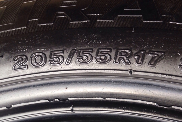 ยาง Bridgestone 205 55 17 ปี12 ดอกเต็มไม่มีปะ ราคาเบาเบา ยาง Bridgestone 205 55 17 ปี12 ดอกเต็มไม่มีปะ ราคาเบาเบา